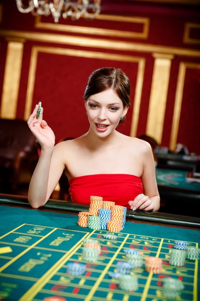 Filipino player accessing jilijili live casino on a mobile phone